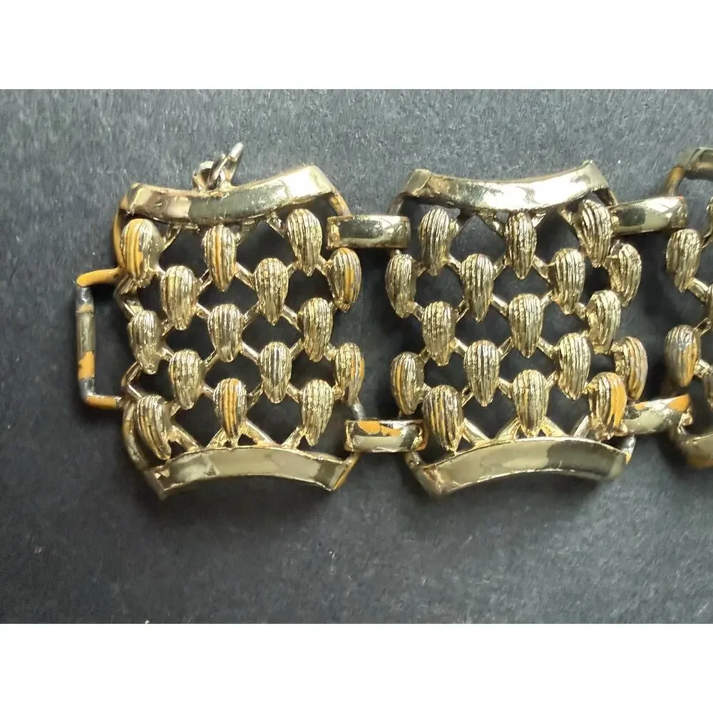 Vintage Coro Signed Goldtone Panel Link Wide Chunky Leaves 7” Retro Bracelet